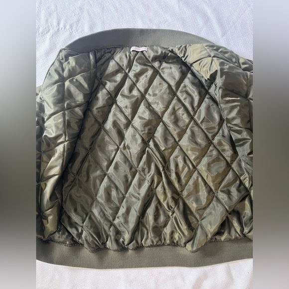 Sincerely Jules Women’s Satin Chic Olive Green Bomber Jacket Zipper Detail - Picture 13 of 16